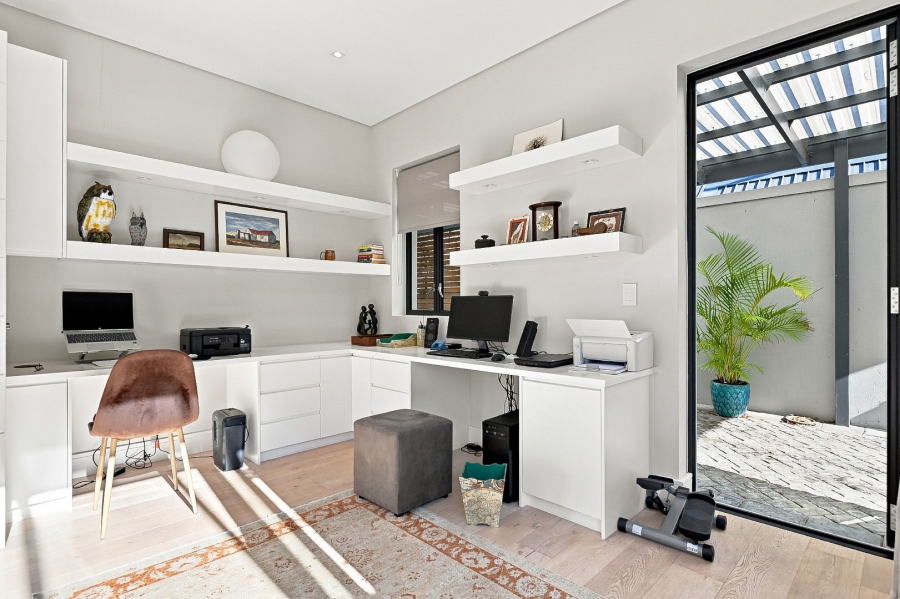 4 Bedroom Property for Sale in Constantia Western Cape